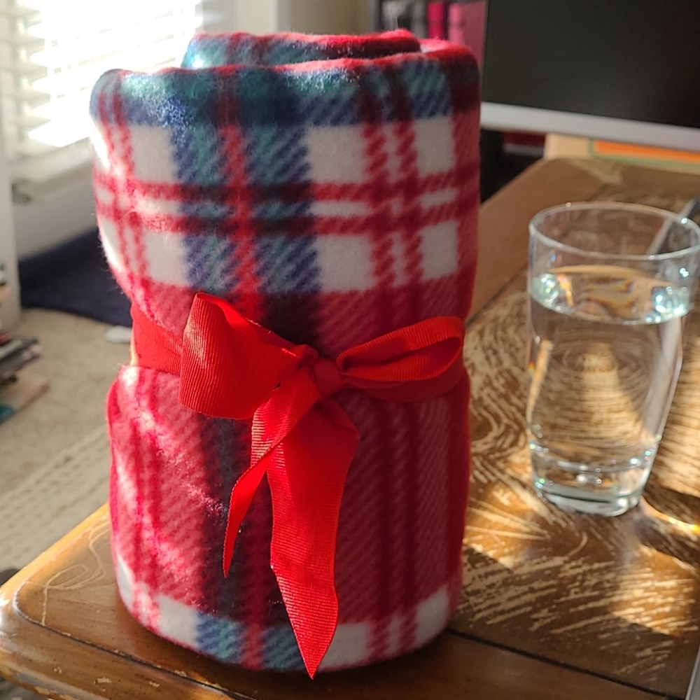 Red plaid/tartan fleece blanket, never used!
